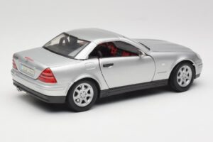 Mercedes SLK R170 Roadster Srebrny Maisto 1:18 31674 Metal — zdjęcie 5 z 9