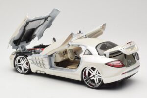 Mercedes SLR McLaren C199 Biały Maisto 1:18 31068 Metal — zdjęcie 5 z 8