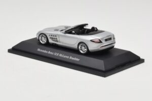 Mercedes SLR McLaren Roadster Crystal Laurit Silver Minichamps 1:43 B66961005 Metal — zdjęcie 3 z 4