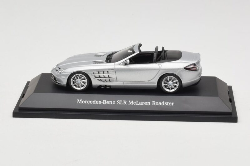 Mercedes SLR McLaren Roadster Crystal Laurit Silver Minichamps 1:43 B66961005 Metal