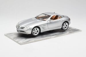Mercedes SLR Vision Srebrny Limitowana Edycja Z Aluminiową Podstawką Bburago 1:18 B66962102 Metal