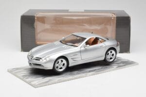 Mercedes SLR Vision Srebrny Limitowana Edycja Z Aluminiową Podstawką Bburago 1:18 B66962102 Metal — zdjęcie 8 z 8