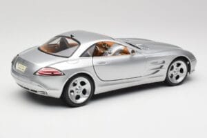 Mercedes SLR Vision Liquid Srebrny Maisto 1:18 B66962101 Metal — zdjęcie 3 z 8