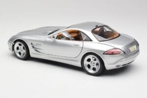 Mercedes SLR Vision Liquid Srebrny Maisto 1:18 B66962101 Metal — zdjęcie 7 z 8
