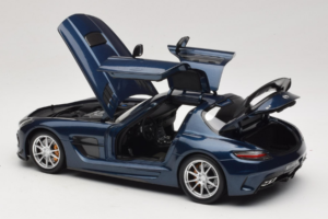 Mercedes SLS AMG Black Series Daytona Blue Metallic Minichamps 1:18 110033026 Metal — zdjęcie 5 z 8