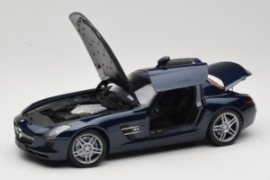 Mercedes SLS AMG C197 Blue Metallic Minichamps 1:18 100039021 Metal — zdjęcie 2 z 8