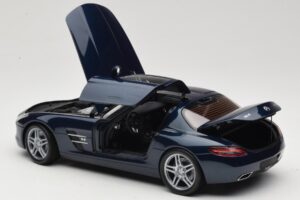 Mercedes SLS AMG C197 Blue Metallic Minichamps 1:18 100039021 Metal — zdjęcie 5 z 8
