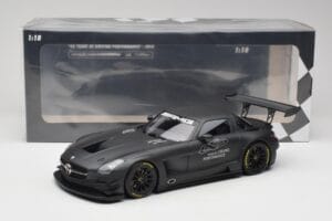 Mercedes AMG SLS C197 GT3 45 lat Driving Performance Minichamps 1:18 151133100 Metal — zdjęcie 6 z 6