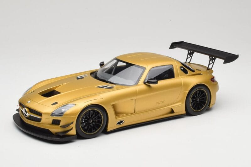 Mercedes AMG SLS C197 GT3 Street Złoty Minichamps 1:18 151113106 Metal