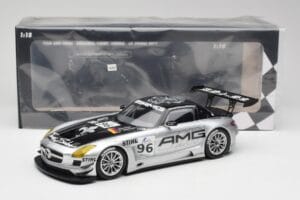 Mercedes AMG SLS C197 GT3 Team AMG China #96 M. Hakkinen / C. Cheng Zhuhai 6th 2011 Minichamps 1:18 151113196 Metal — zdjęcie 6 z 6