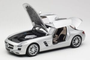 Mercedes SLS AMG C197 Iridium Srebrny Minichamps 1:18 100039026 Metal — zdjęcie 2 z 8