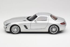 Mercedes SLS AMG C197 Iridium Srebrny Minichamps 1:18 100039026 Metal — zdjęcie 4 z 8