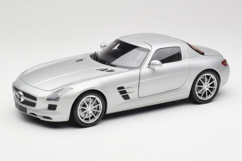 Mercedes SLS AMG C197 Iridium Srebrny Minichamps 1:18 100039026 Metal