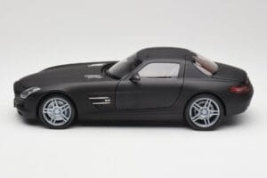 Mercedes SLS AMG C197 Matte Black Minichamps 1:18 100039027 Metal — zdjęcie 4 z 8