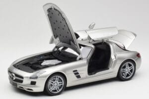 Mercedes SLS AMG C197 Matt Srebrny Minichamps 1:18 100039029 Metal — zdjęcie 2 z 8