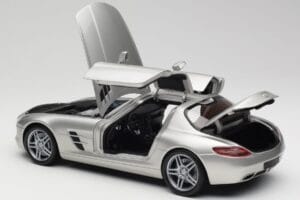Mercedes SLS AMG C197 Matt Srebrny Minichamps 1:18 100039029 Metal — zdjęcie 5 z 8
