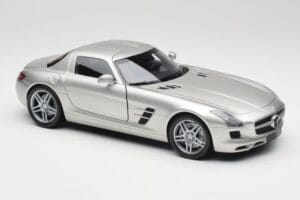 Mercedes SLS AMG C197 Matt Srebrny Minichamps 1:18 100039029 Metal — zdjęcie 6 z 8