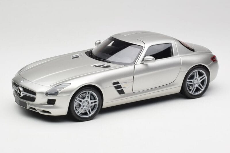 Mercedes SLS AMG C197 Matt Srebrny Minichamps 1:18 100039029 Metal