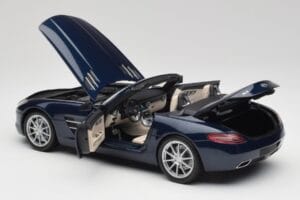 Mercedes SLS AMG R197 Roadster South Seas Niebieski Minichamps 1:18 100039031 Metal — zdjęcie 5 z 8