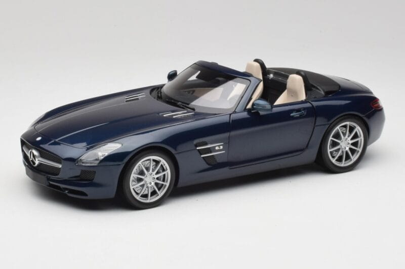 Mercedes SLS AMG R197 Roadster South Seas Niebieski Minichamps 1:18 100039031 Metal