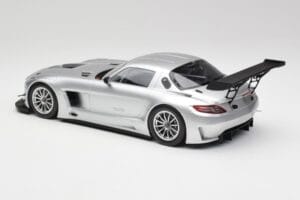 Mercedes SLS AMG GT3 C197 Street Srebrny Minichamps 1:18 151113100 Metal — zdjęcie 5 z 6