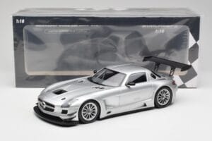 Mercedes SLS AMG GT3 C197 Street Srebrny Minichamps 1:18 151113100 Metal — zdjęcie 6 z 6