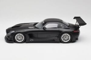 Mercedes SLS AMG GT3 C197 Street Matt Czarny Minichamps 1:18 151113101 Metal — zdjęcie 3 z 6