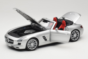 Mercedes SLS AMG Roadster Iridium Srebrny Minichamps 1:18 B66960078 Metal — zdjęcie 2 z 8