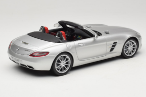 Mercedes SLS AMG Roadster Iridium Srebrny Minichamps 1:18 B66960078 Metal — zdjęcie 3 z 8