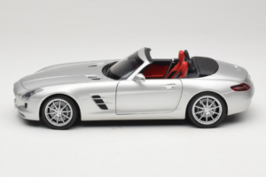 Mercedes SLS AMG Roadster Iridium Srebrny Minichamps 1:18 B66960078 Metal — zdjęcie 4 z 8