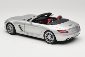 Mercedes SLS AMG Roadster Iridium Srebrny Minichamps 1:18 B66960078 Metal — zdjęcie 7 z 8