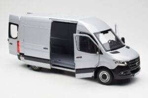 Mercedes Sprinter W907 Srebrny Norev 1:18 183424 Metal — zdjęcie 5 z 8