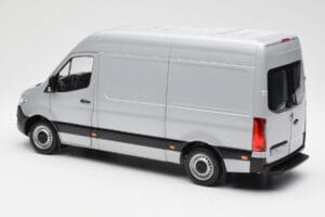 Mercedes Sprinter W907 Srebrny Norev 1:18 183424 Metal — zdjęcie 7 z 8
