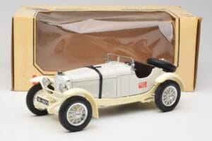 Mercedes SSKL Biały i Kremowy Bburago 1:18 3002-M1 Metal — zdjęcie 6 z 6