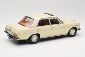 Mercedes W115 Strich 8 Kremowy Sun Star 1:18 4581 Metal — zdjęcie 3 z 8