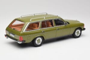 Mercedes W123 200T Cypress Zielony BoS Models 1:18 BOS008 Metal — zdjęcie 2 z 6
