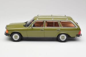 Mercedes W123 200T Cypress Zielony BoS Models 1:18 BOS008 Metal — zdjęcie 3 z 6