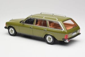 Mercedes W123 200T Cypress Zielony BoS Models 1:18 BOS008 Metal — zdjęcie 5 z 6