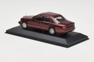 Mercedes W124 Dark Red Metallic Minichamps 1:43 MB002 Metal — zdjęcie 3 z 4