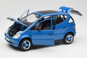 Mercedes A-Class W168 Azure Niebieski Maisto 1:18 50311 Metal — zdjęcie 2 z 8