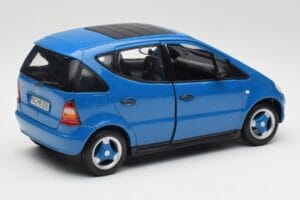 Mercedes A-Class W168 Azure Niebieski Maisto 1:18 50311 Metal — zdjęcie 3 z 8