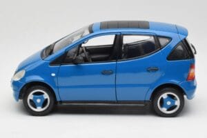 Mercedes A-Class W168 Azure Niebieski Maisto 1:18 50311 Metal — zdjęcie 4 z 8