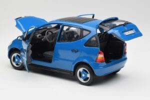 Mercedes A-Class W168 Azure Niebieski Maisto 1:18 50311 Metal — zdjęcie 5 z 8