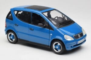 Mercedes A-Class W168 Azure Niebieski Maisto 1:18 50311 Metal — zdjęcie 6 z 8