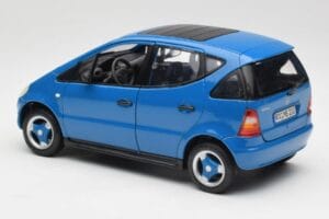 Mercedes A-Class W168 Azure Niebieski Maisto 1:18 50311 Metal — zdjęcie 7 z 8