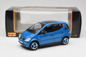 Mercedes A-Class W168 Azure Niebieski Maisto 1:18 50311 Metal — zdjęcie 8 z 8
