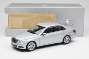 Mercedes E-Class W212 Avantgarde Iridium Srebrny Wydanie 2 Minichamps 1:18 B66960212-D2 Metal — zdjęcie 11 z 11