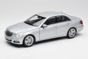 Mercedes E-Class W212 Avantgarde Iridium Srebrny Wydanie 2 Minichamps 1:18 B66960212-D2 Metal