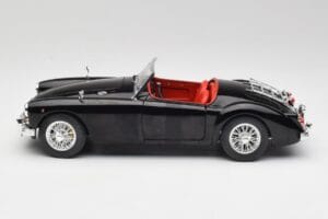 MGA English Roadster Czarny Revell 1:18 84559091 Metal — zdjęcie 4 z 8