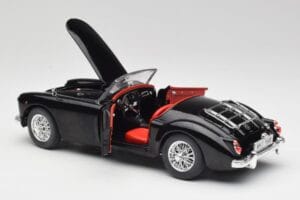 MGA English Roadster Czarny Revell 1:18 84559091 Metal — zdjęcie 5 z 8